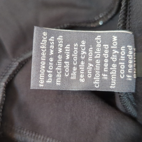 The Limited Collection Women's Black Sleeveless Peplum Top w/Necklace Size Med. - Picture 9 of 13